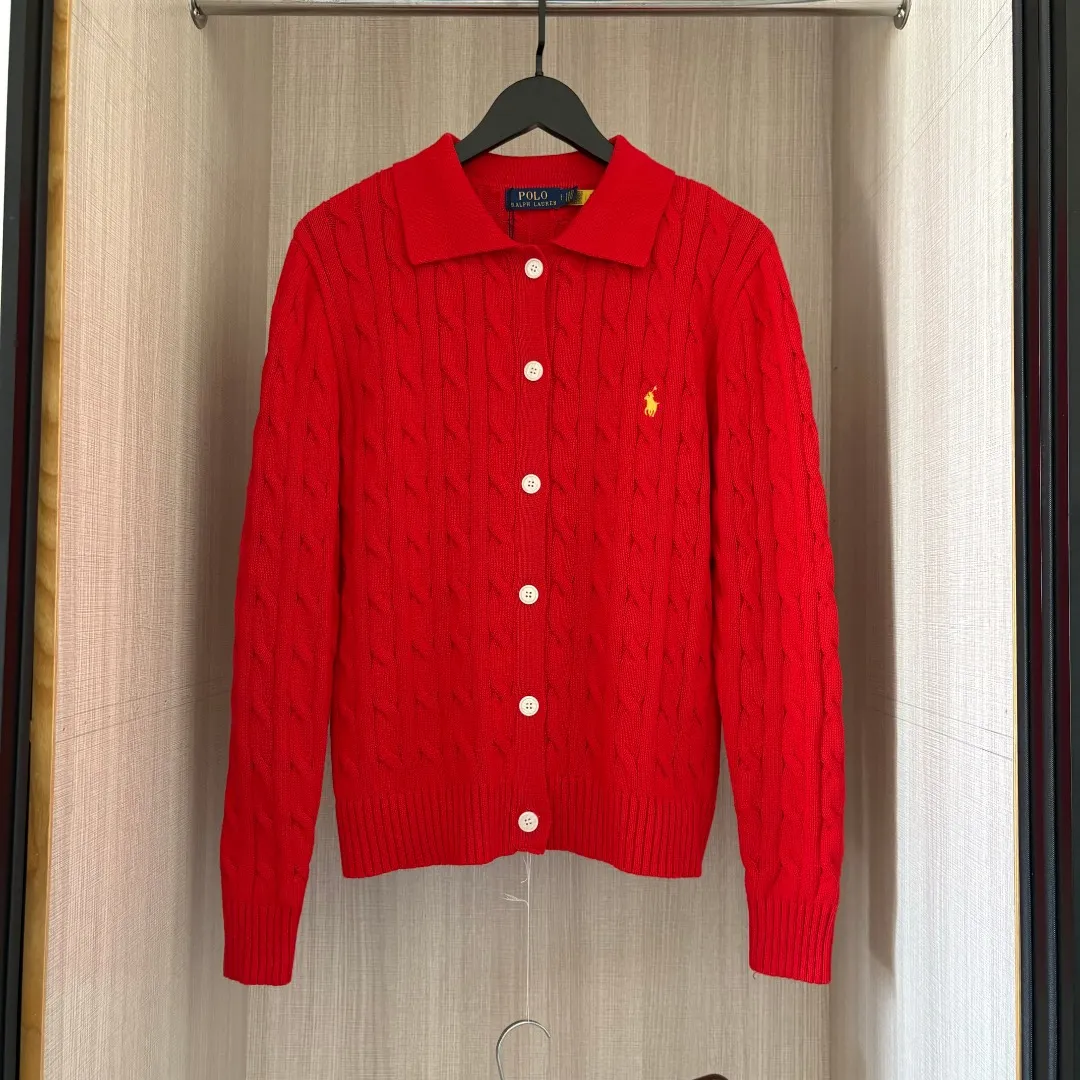 P240 RALPH LAUREN Eleven colors small label embroidered lapel long-sleeved knitted sweater men's and women's couple tops Eleven colors Colors: White Black Navy Blue (Red Label) Navy Blue (White Label) Apricot Gray Pink Red Khaki Blue Dark Red Size: S M L XL Material: Cotton Weight: 680g